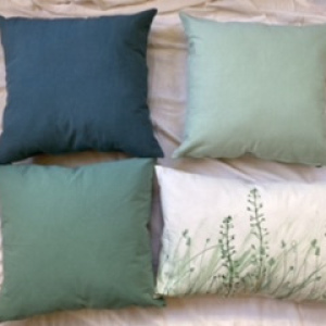 Pack 4 almohadones 1 selva verdes y 3 color 