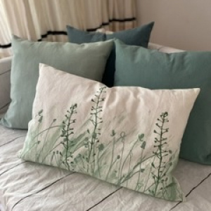 Pack 4 almohadones 1 selva verdes y 3 color 